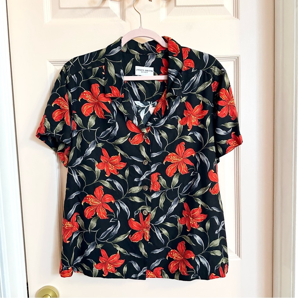 Red Jaclyn smith Hawaiian button up